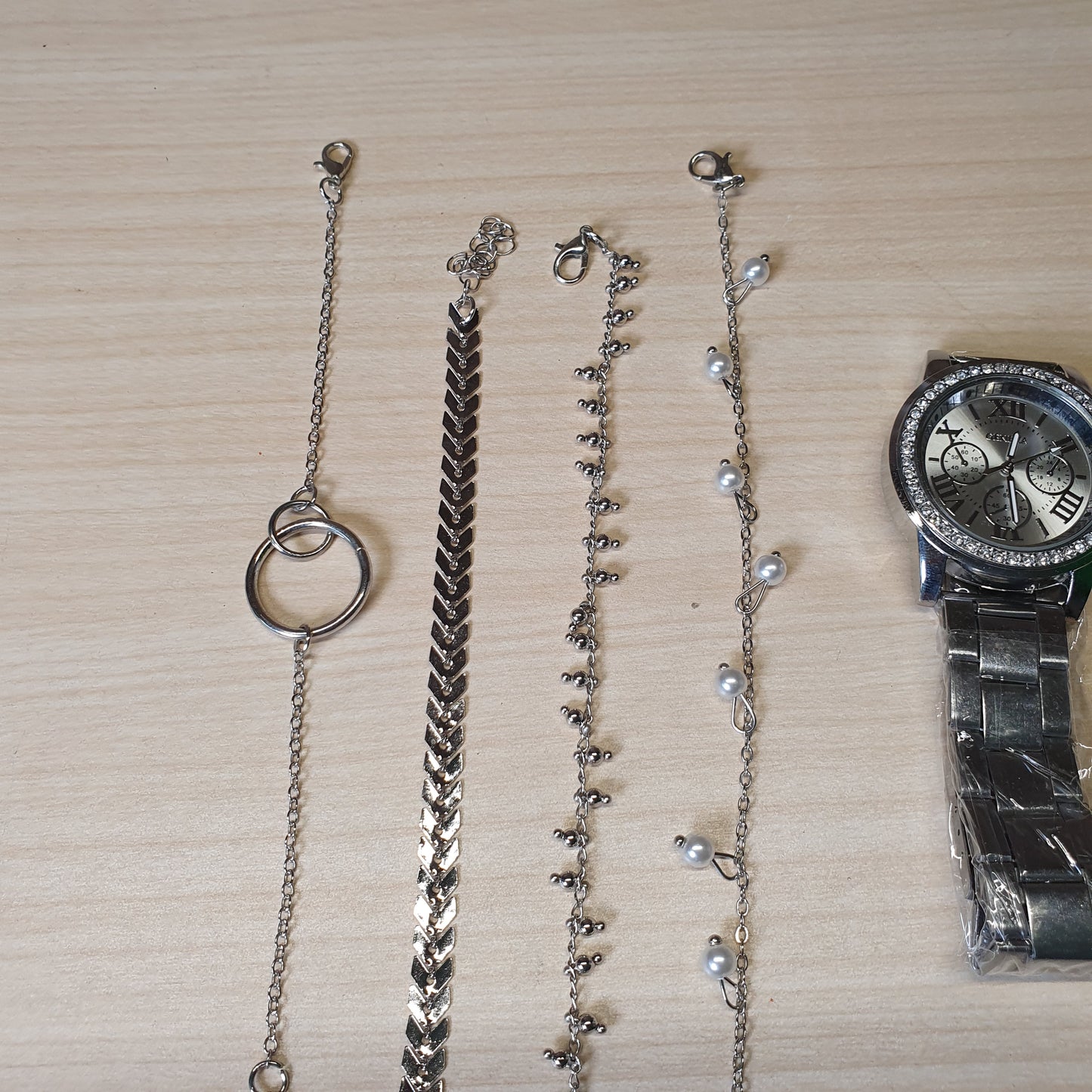 Watch With 4 Bracelets #4882