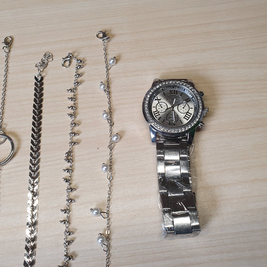 Watch With 4 Bracelets #4882