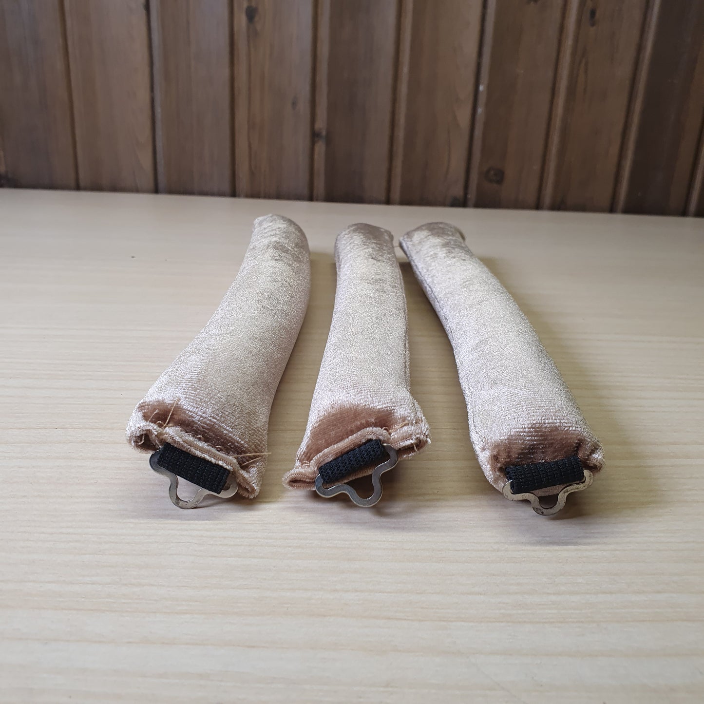 Set of 3 beige velvet heatless curling rods allows you to create curls without damage.#6599