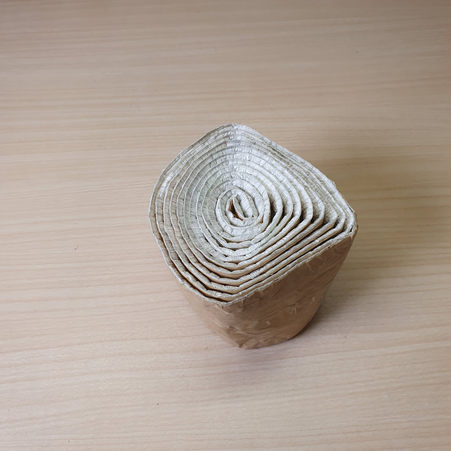 Flexible self-adhesive wall trim line made from soft PE foam, designed for decorative use.#4560