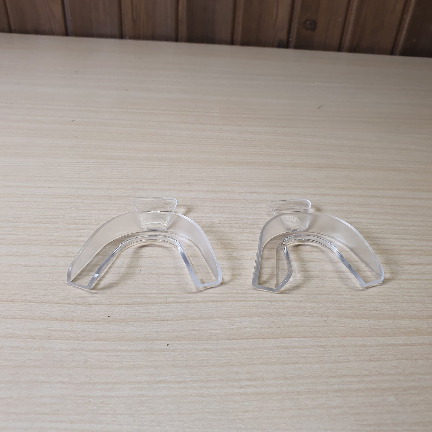 Clear plastic trays are designed for teeth whitening and bruxism protection, allowing you to create a custom mold by softening them in hot water. #6872