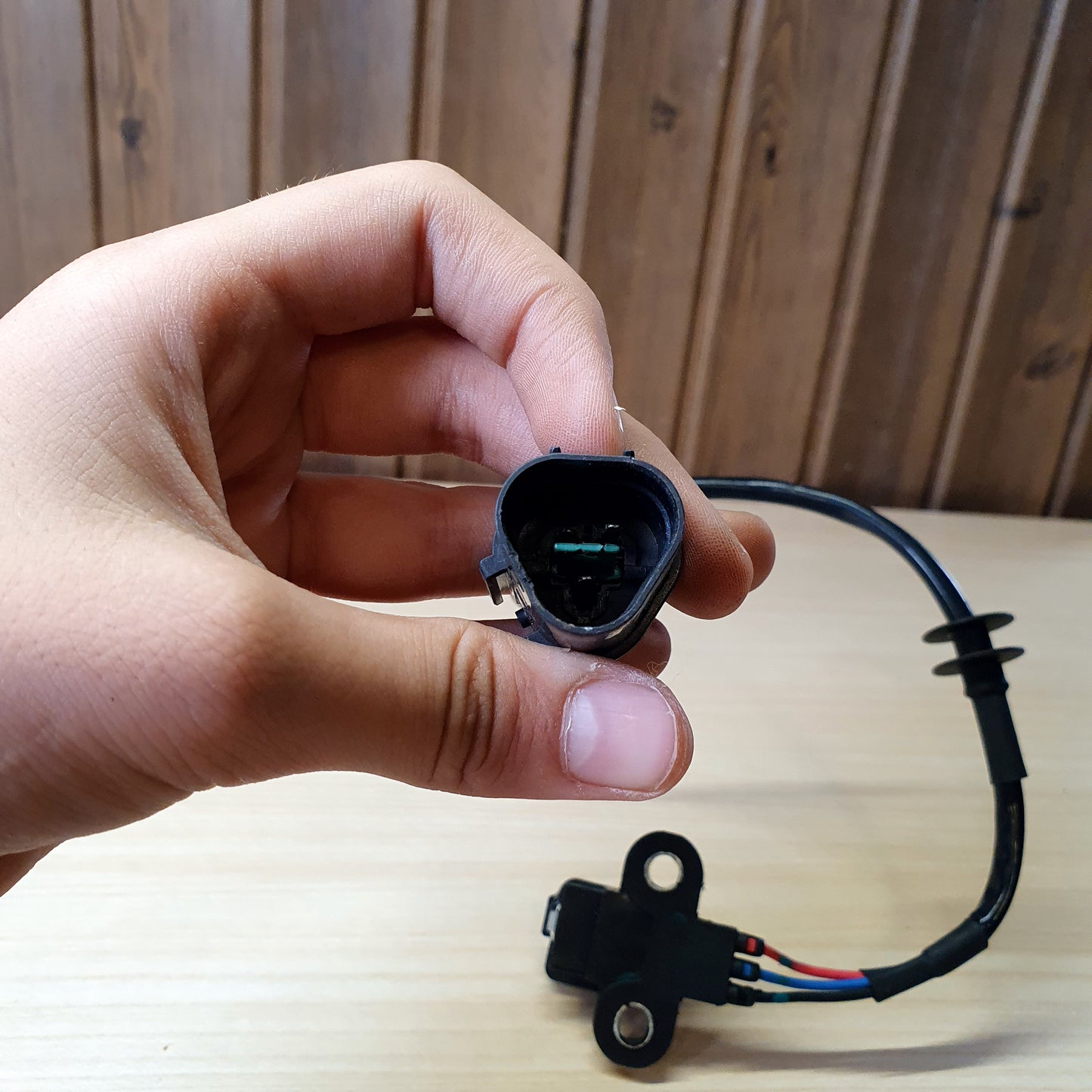 Crankshaft position sensor, identified in search results as compatible with various Mitsubishi models such as the Lancer and Space Star. #8081