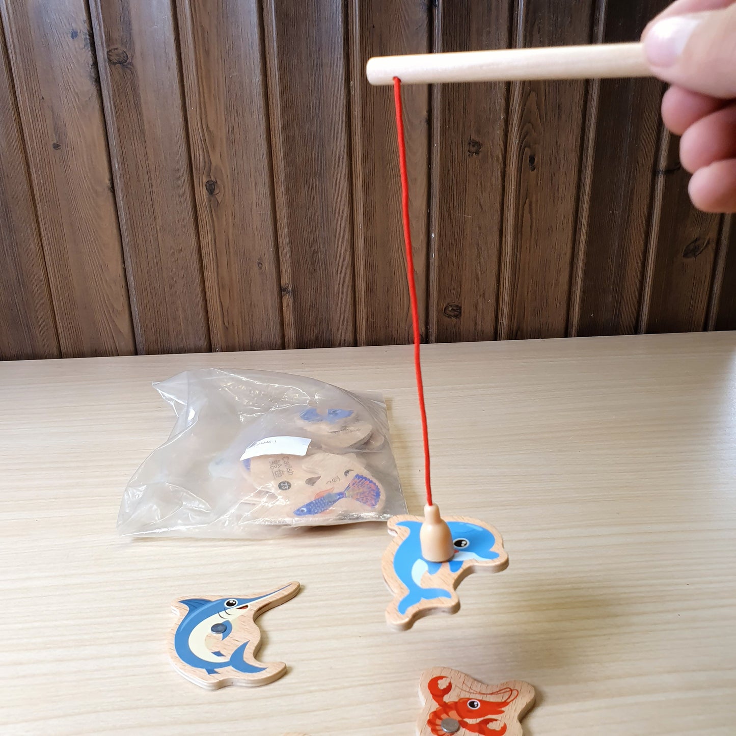 Wooden magnetic fishing game set, designed for children's imaginative play. #8197
