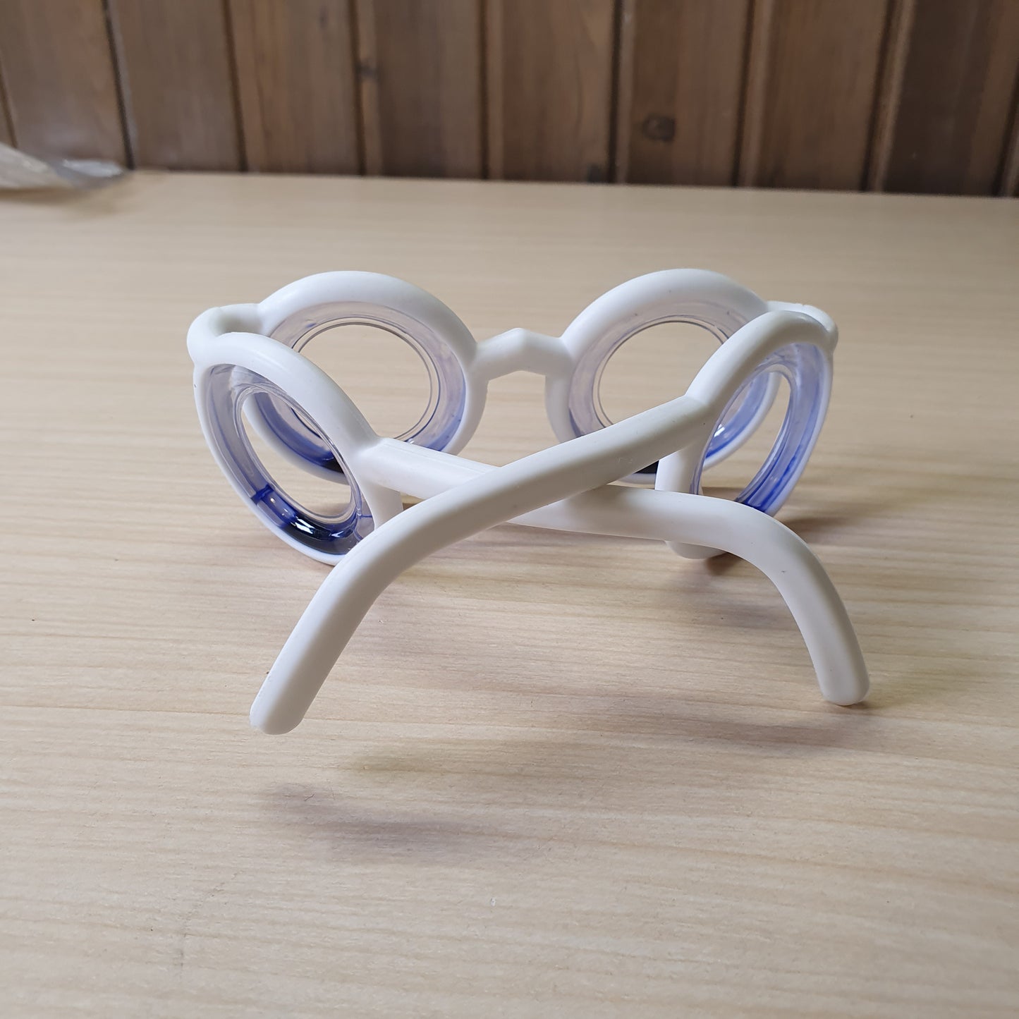 Anti-motion sickness glasses feature liquid-filled rings to create an artificial horizon. #8306