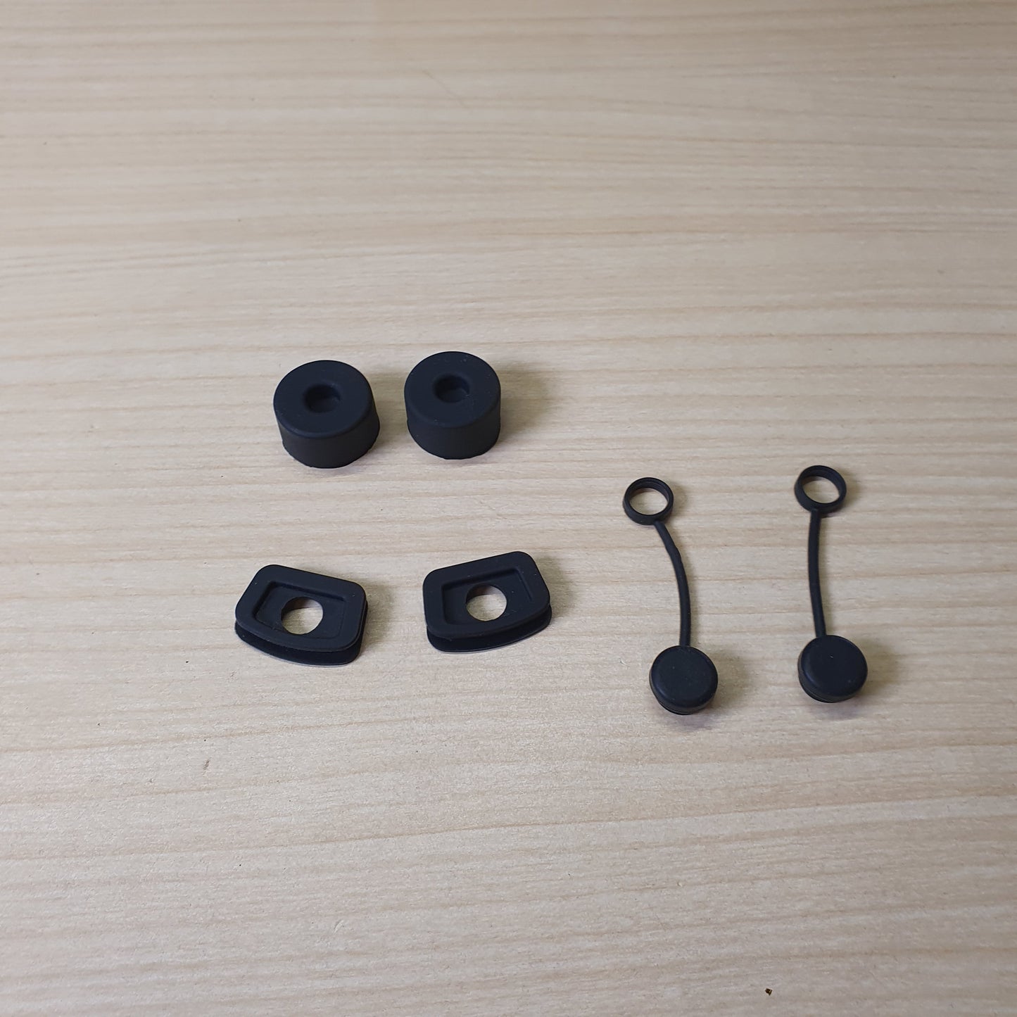 Black silicone pieces are accessories designed to make tumblers spill-proof.#8648