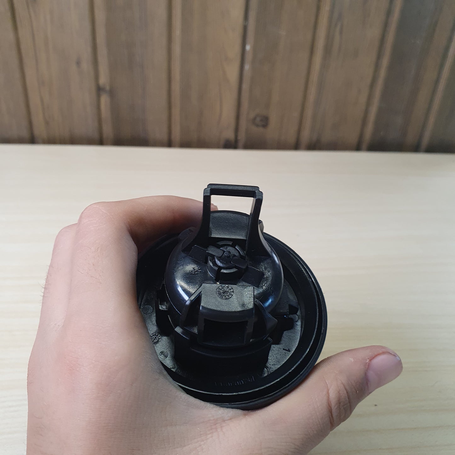 Peugeot/Citroën fuel tank cap, compatible with models such as the 301, 308, 508, 2008, and 3008. #3135