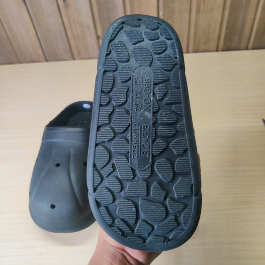 Used Imported Kids Slippers Size 32-33