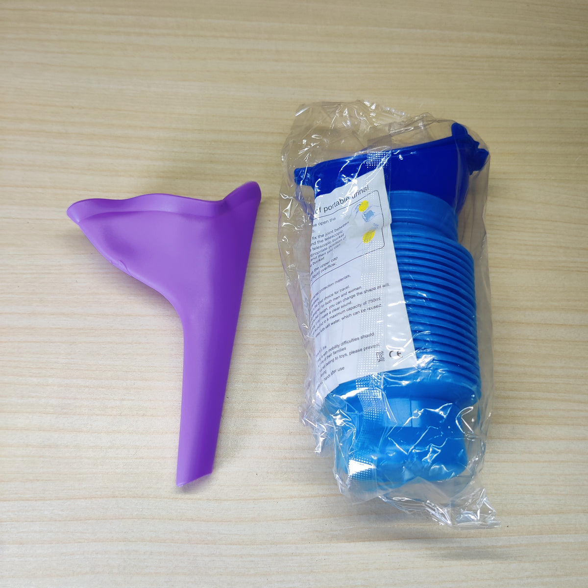 Reusable, collapsible 750ml portable urinal set with a female urination device funnel.#2010