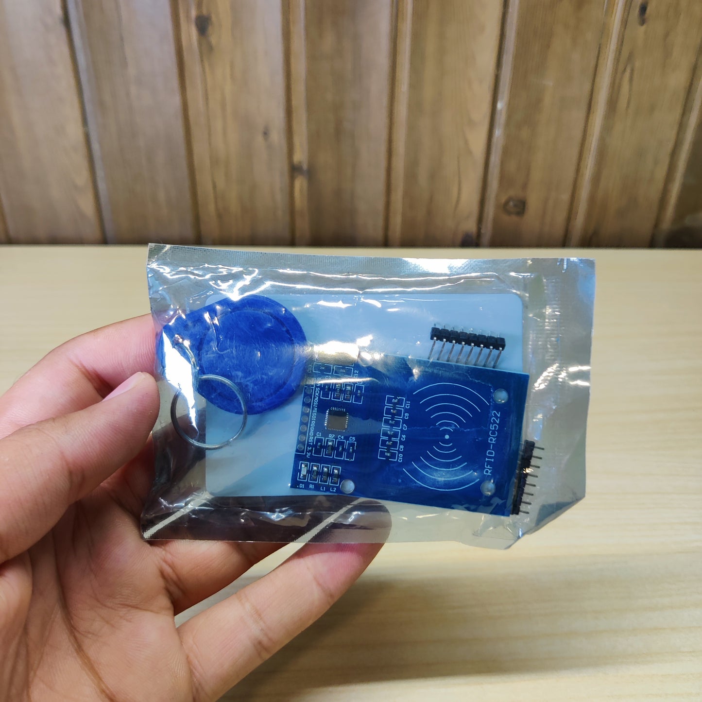 MFRC522 RFID card reader/writer module designed to work with microcontrollers like Raspberry Pi and Arduino.#2645