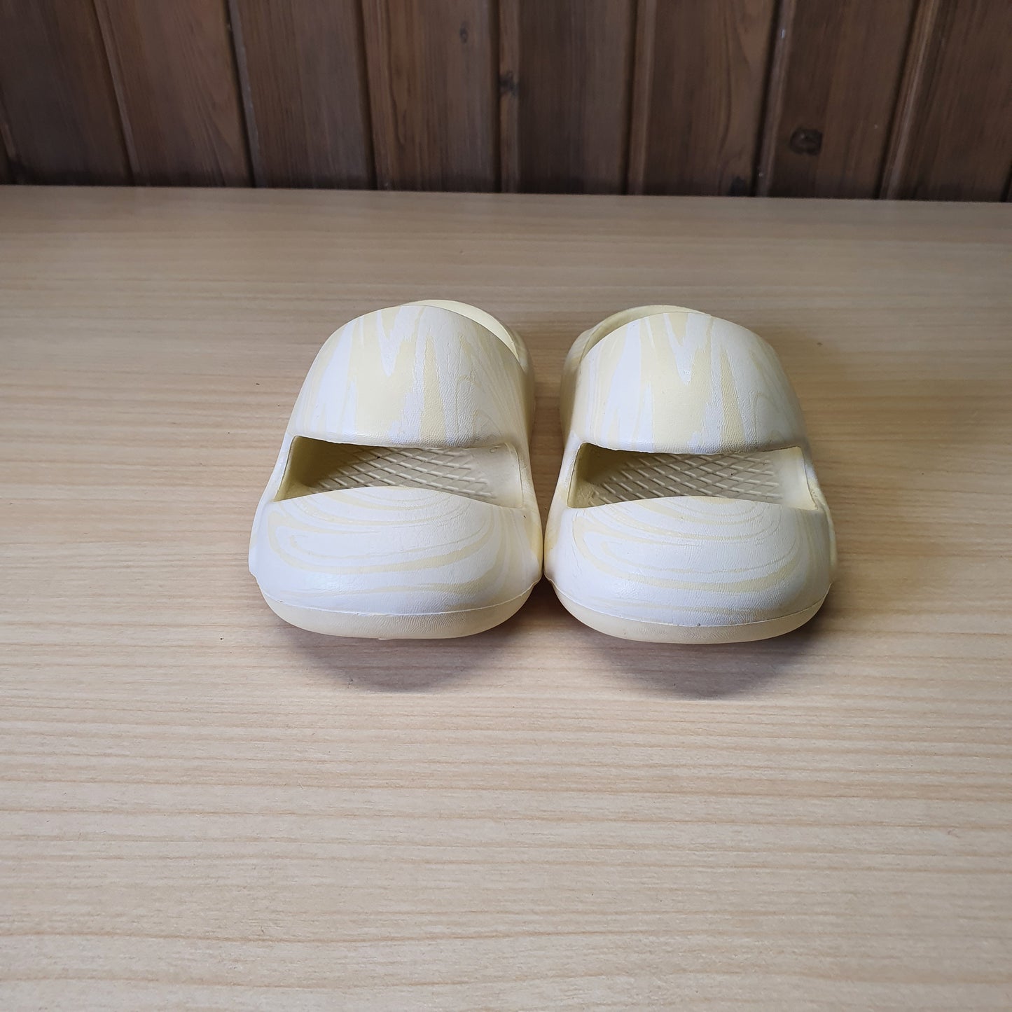 Used Imported Slipers Size no size Mentioned