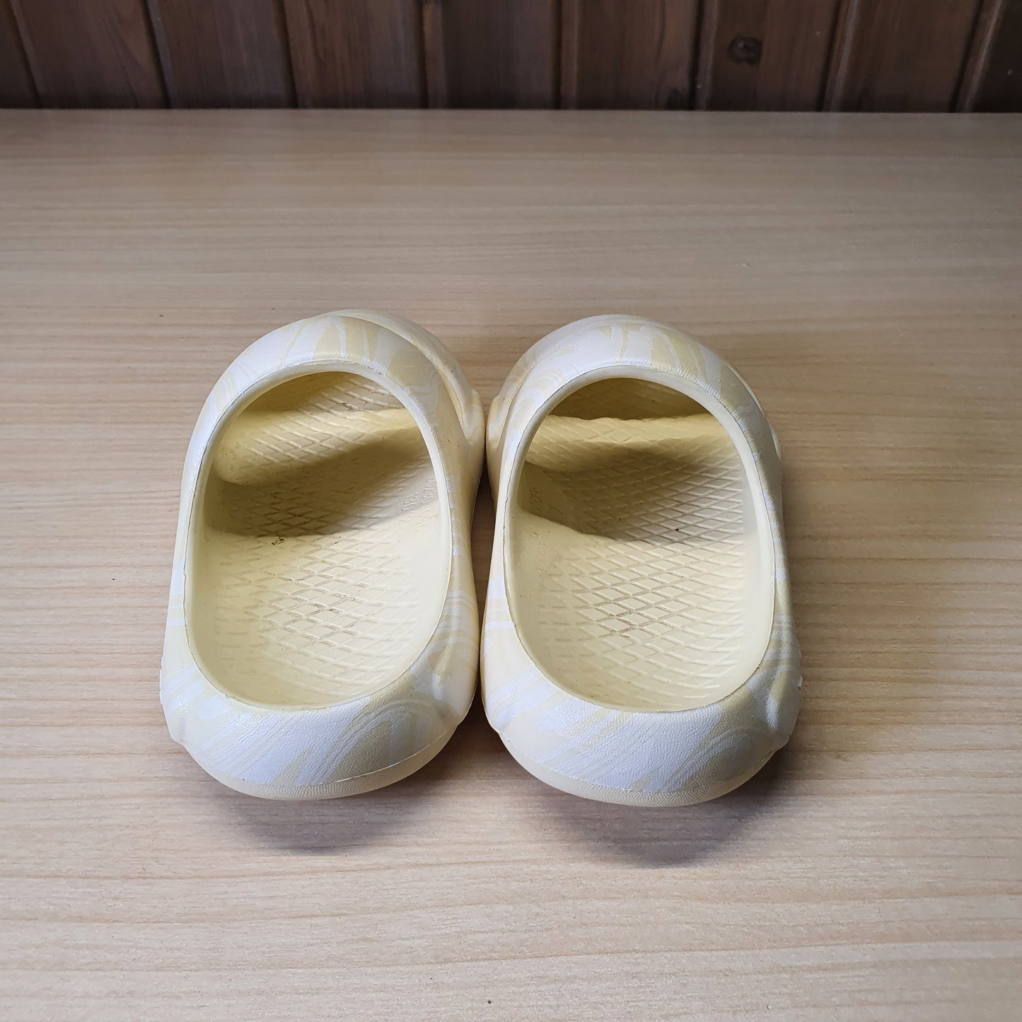 Used Imported Slipers Size no size Mentioned
