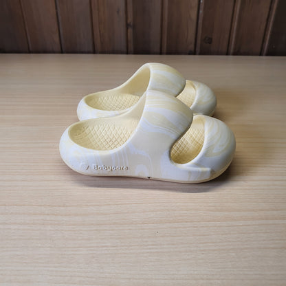 Used Imported Slipers Size no size Mentioned