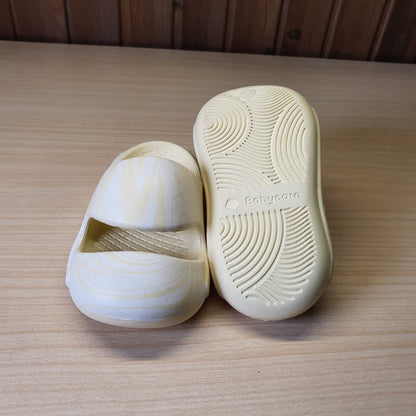 Used Imported Slipers Size no size Mentioned