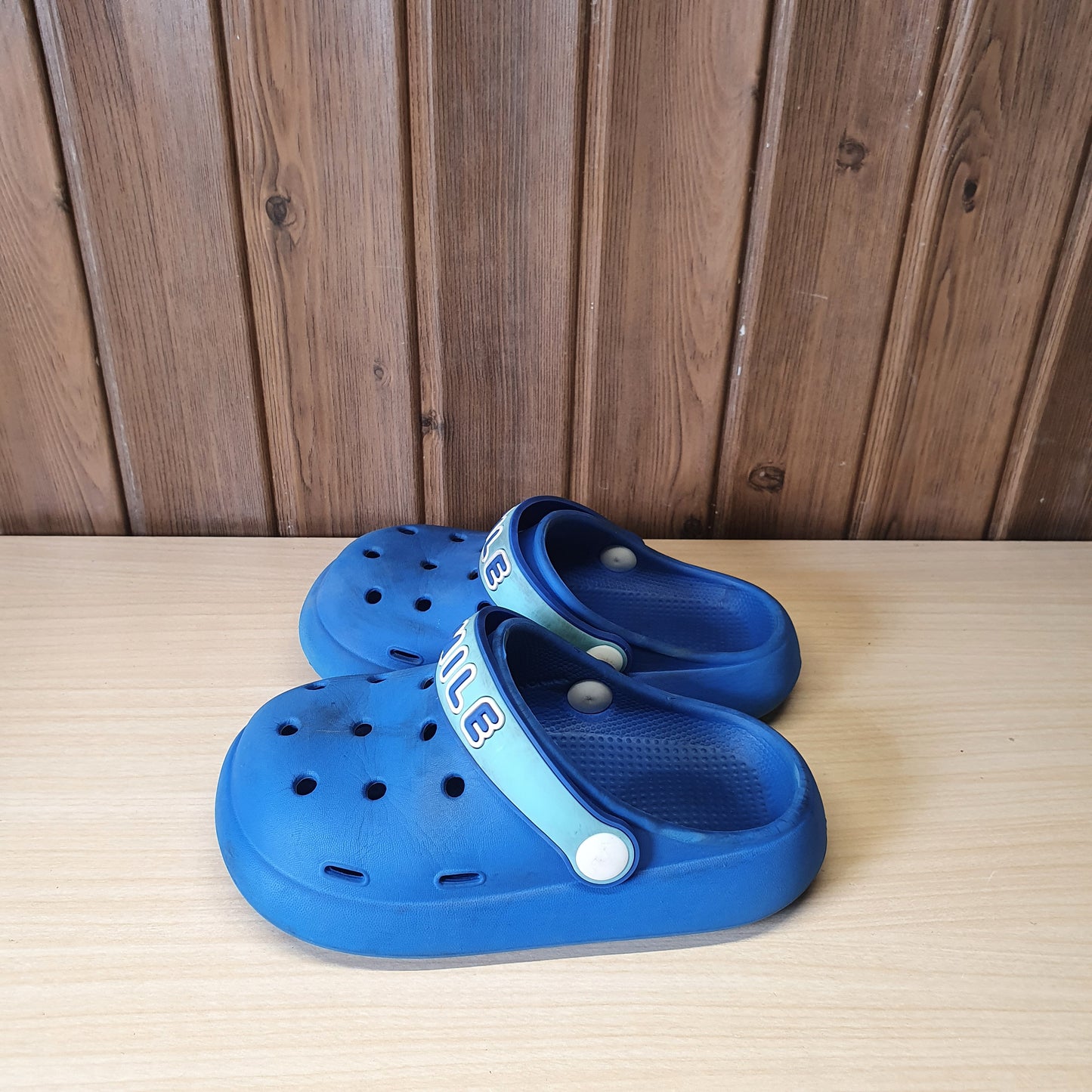 Kids Used Imported Crocs size 24-25
