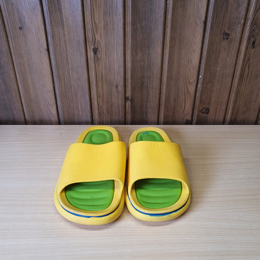 Kids Used Imported Slippers  Size 32