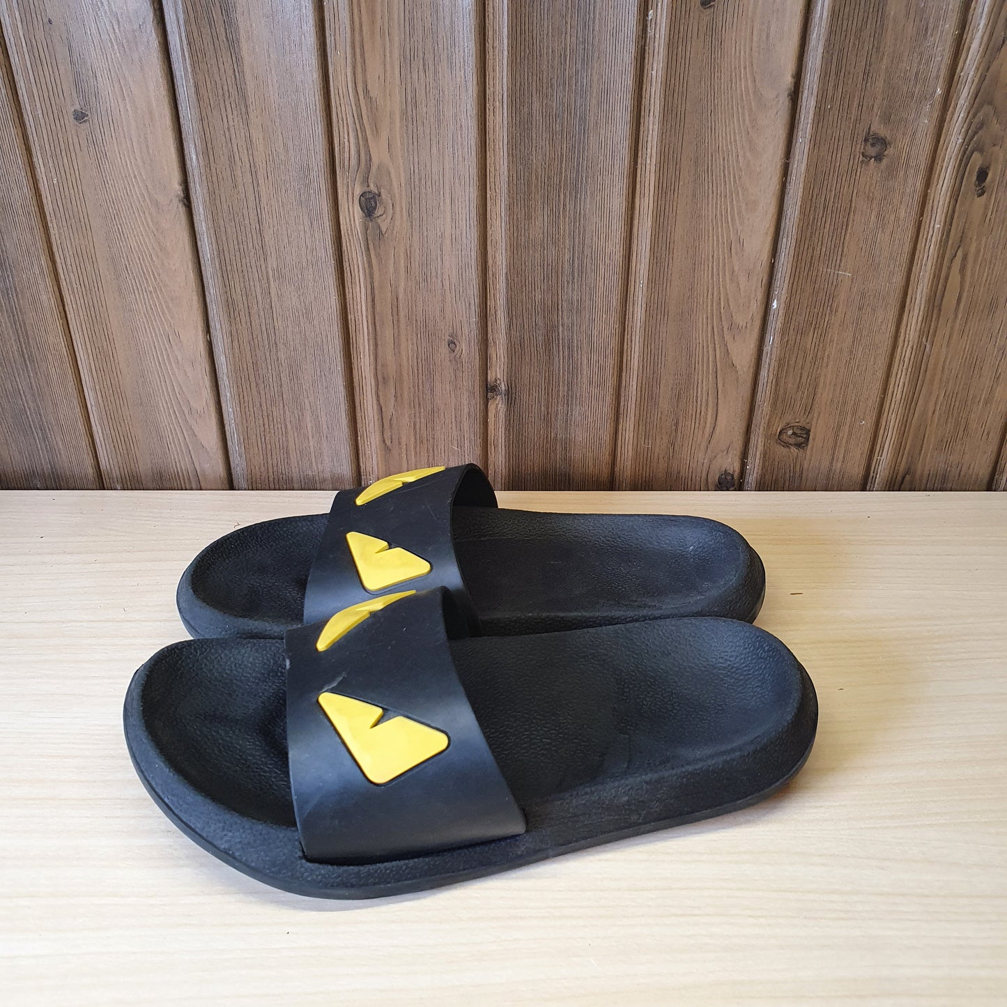 Kids Used Imported Slippers Size 32-33