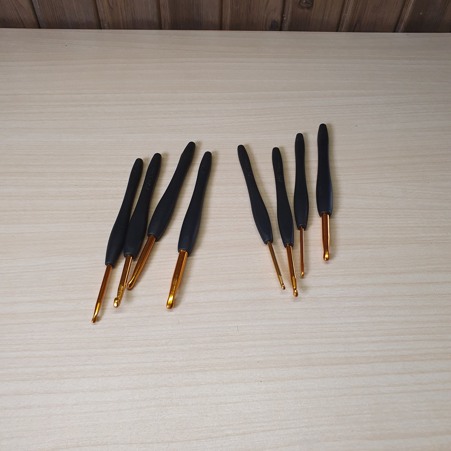 8 Pcs Crochet Hooks Set, Black Handle Knitting Needles with Portable Crochet Bag - Soft Comfortable Grip, Durable Aluminum, Easy Size Identification for Weaving Anywhere #6105