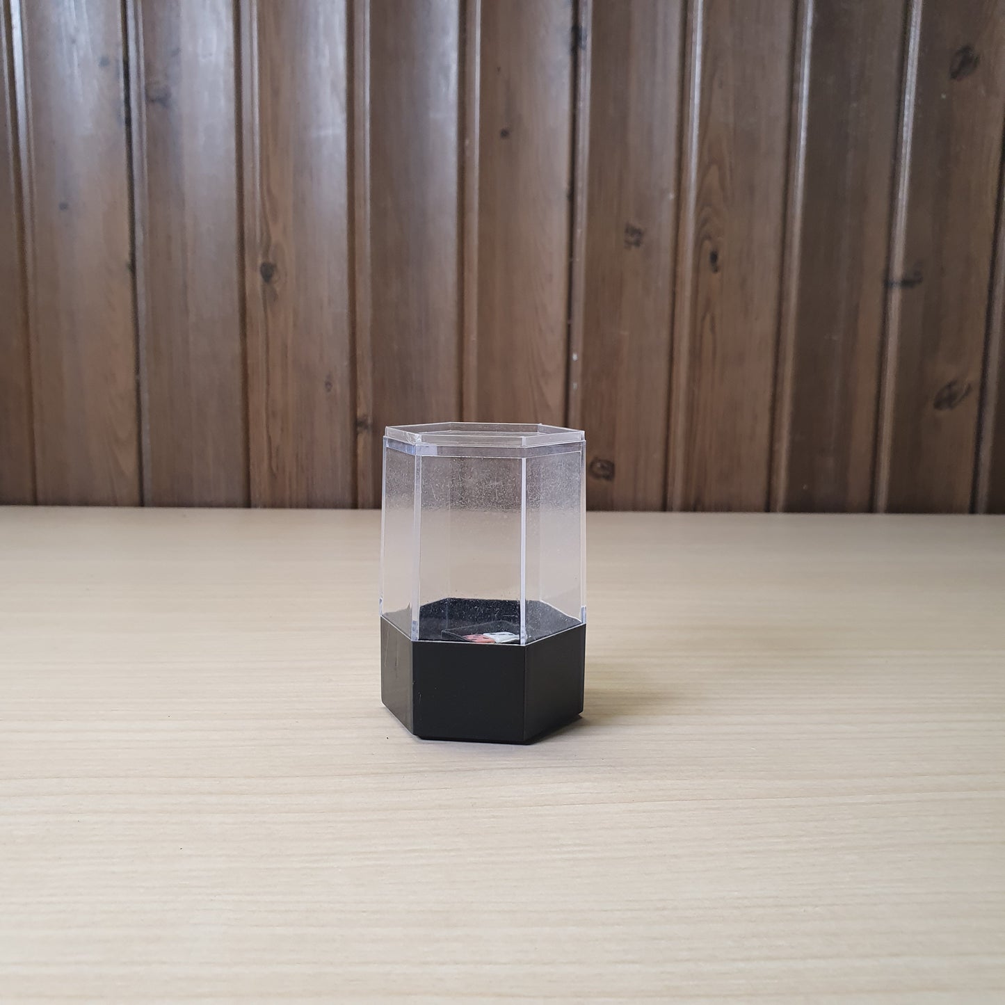 explosion dice" magic trick prop, designed to instantly transform one large die into several smaller ones.#6172