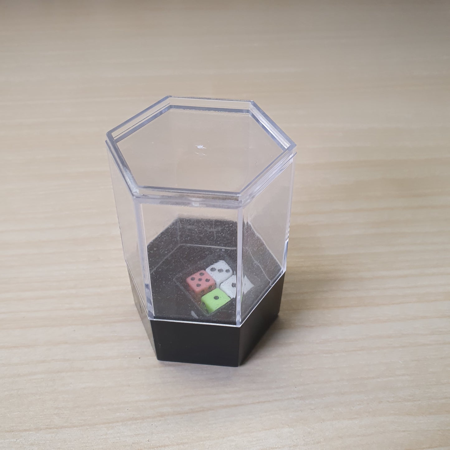 explosion dice" magic trick prop, designed to instantly transform one large die into several smaller ones.#6172