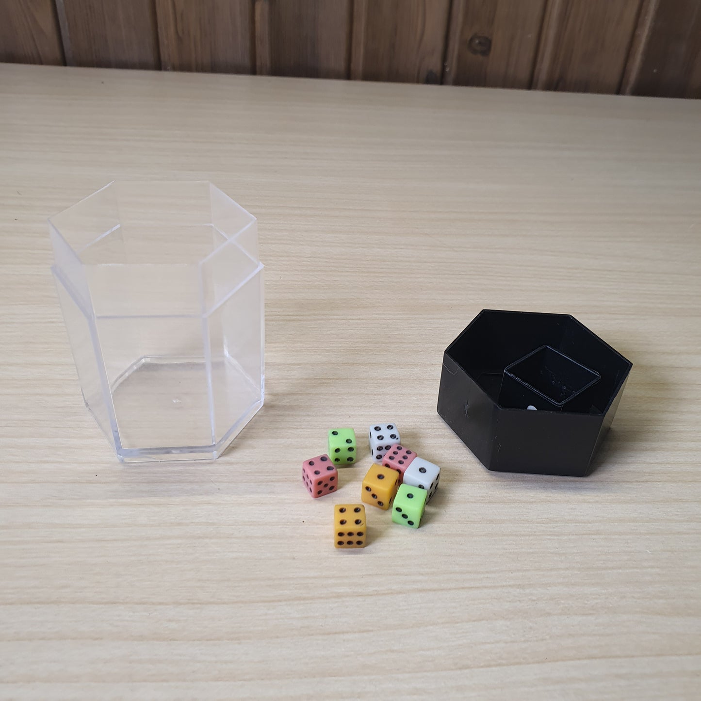 explosion dice" magic trick prop, designed to instantly transform one large die into several smaller ones.#6172