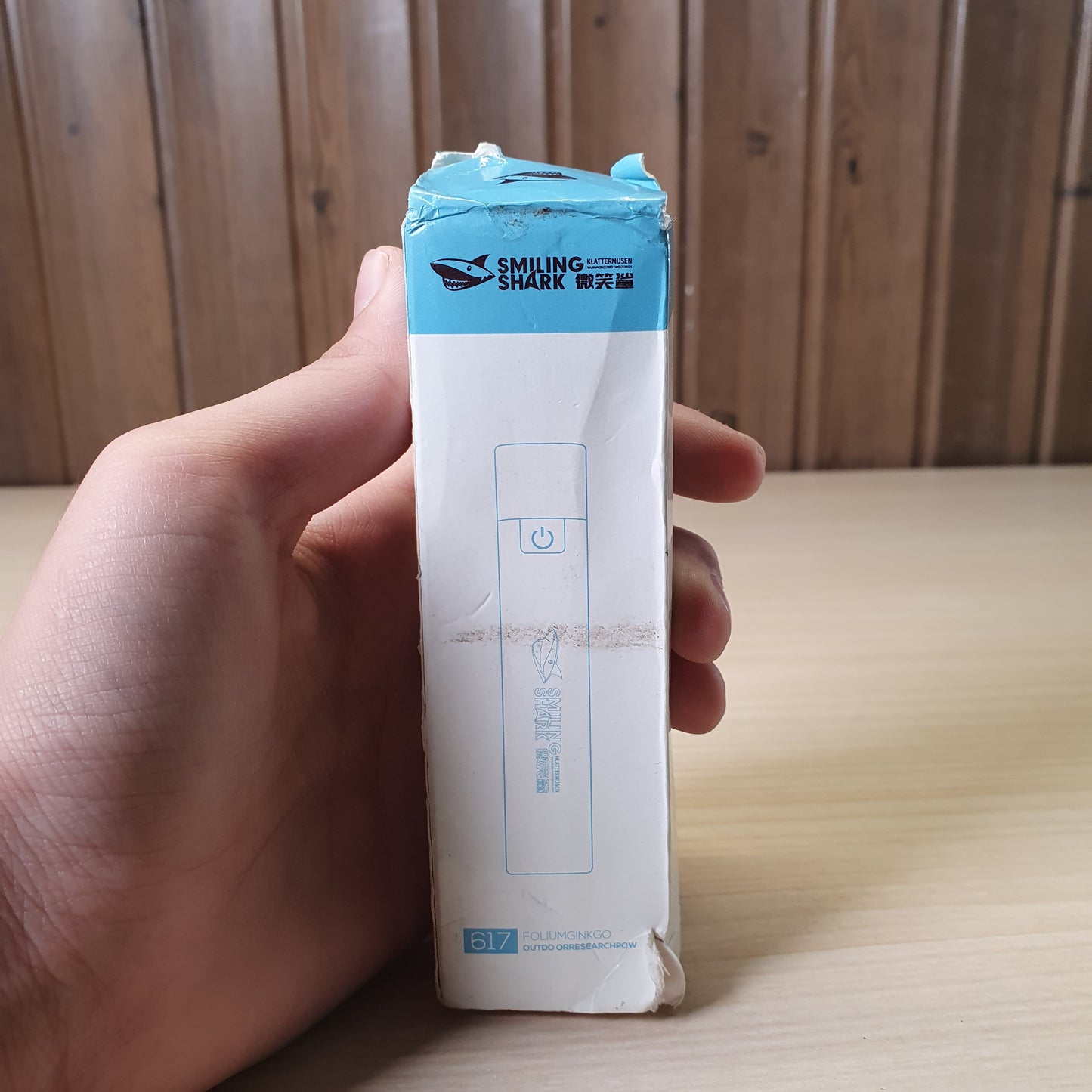 Smiling Shark brand mini flashlight, model 617, which features a rechargeable USB design and doubles as a power bank #6190