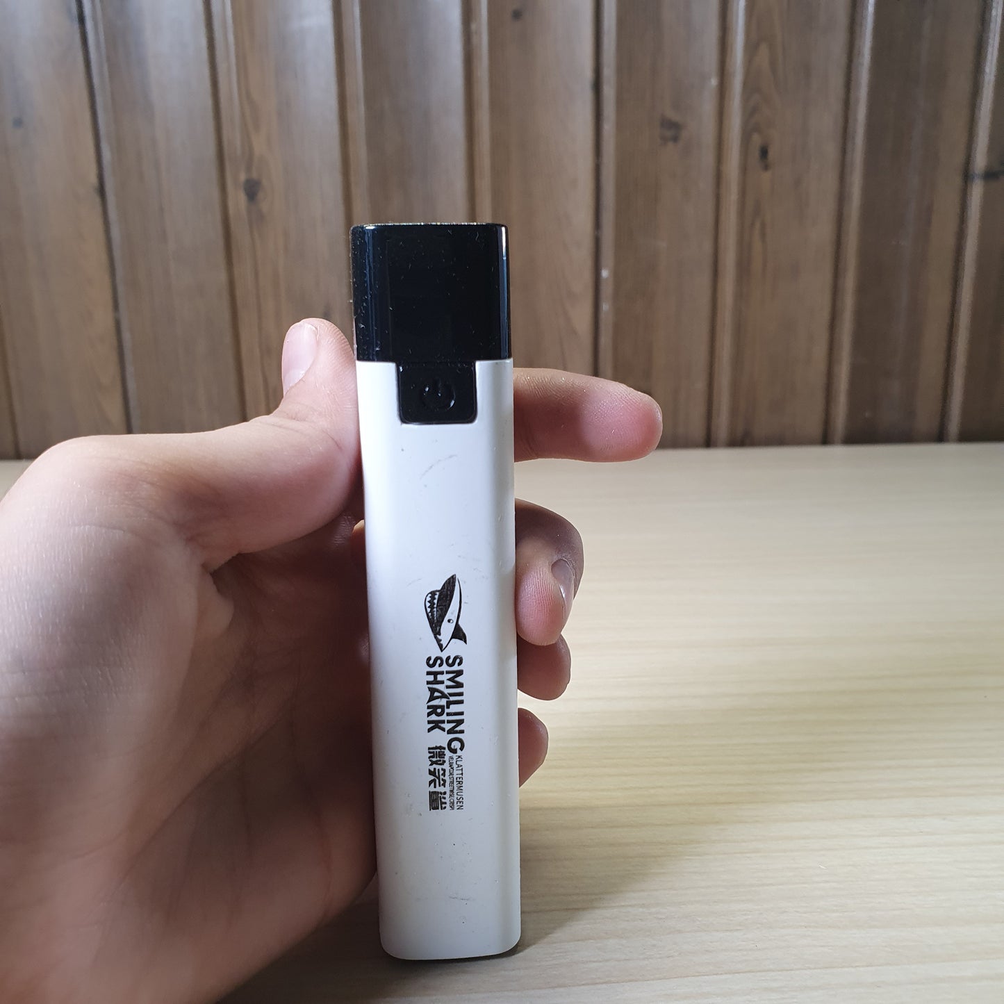 Smiling Shark brand mini flashlight, model 617, which features a rechargeable USB design and doubles as a power bank #6190