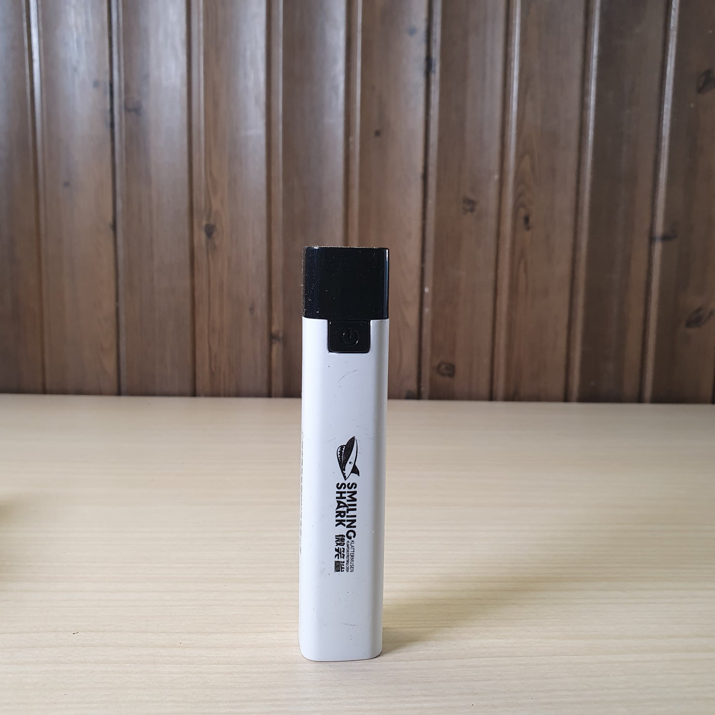 Smiling Shark brand mini flashlight, model 617, which features a rechargeable USB design and doubles as a power bank #6190