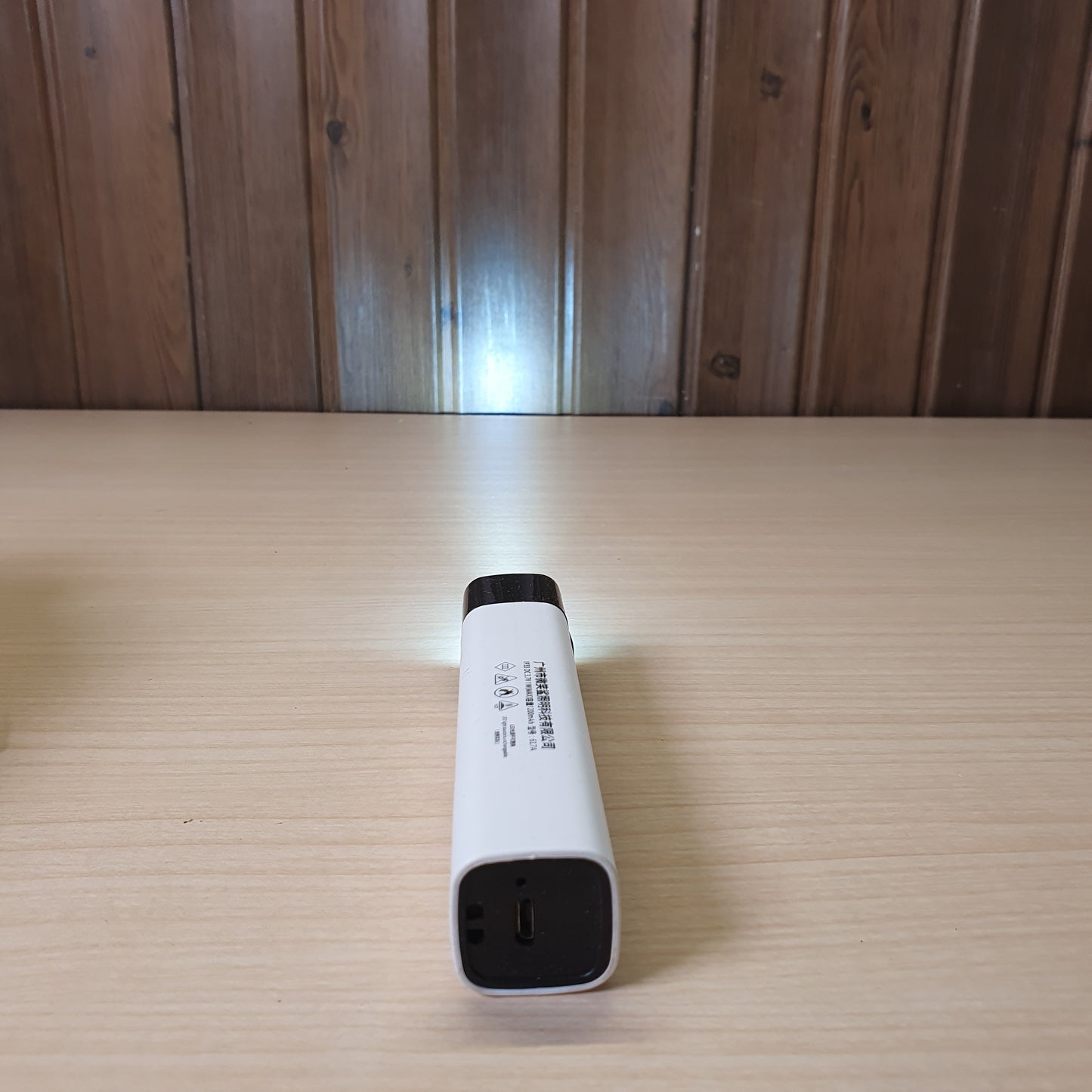 Smiling Shark brand mini flashlight, model 617, which features a rechargeable USB design and doubles as a power bank #6190