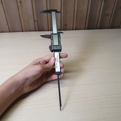 Generic 150mm (6 inch) electronic digital caliper, commonly used for DIY and metalworking projects #1000nc