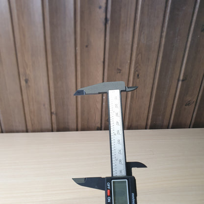 Generic 150mm (6 inch) electronic digital caliper, commonly used for DIY and metalworking projects #1000nc