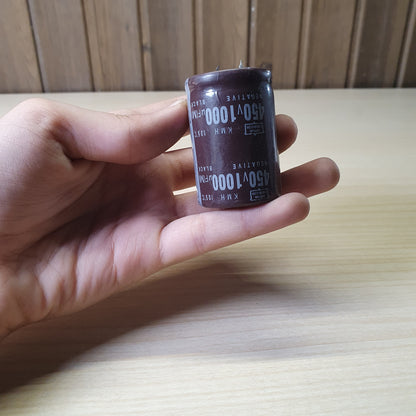 aluminum electrolytic capacitor features a high-temperature rating of 105°C and a capacitance tolerance of ±20% #6210