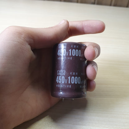 aluminum electrolytic capacitor features a high-temperature rating of 105°C and a capacitance tolerance of ±20% #6210