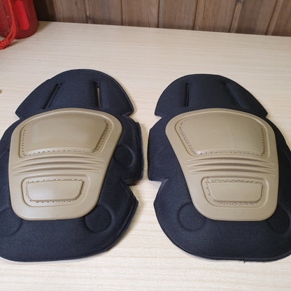 Crye Precision AirFlex Combat Knee Pads feature a flexible khaki cap and a black foam backing. #6705