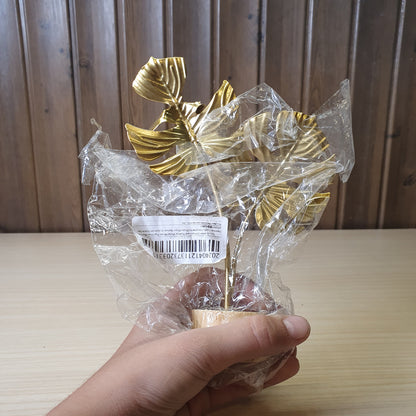 Fahibin metallic Monstera leaf statue features a gold finish and a sturdy, natural wood base.#6774