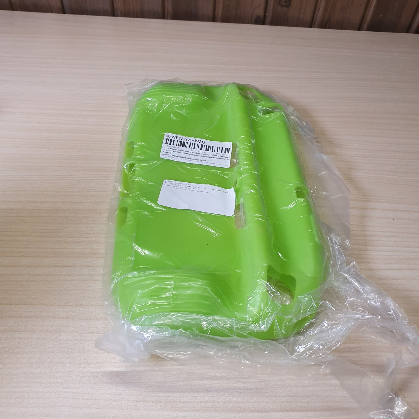 Green silicone case is a protective skin designed for the Nintendo Wii U Gamepad.#6820