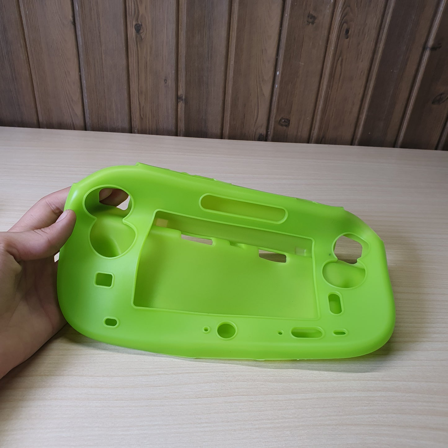Green silicone case is a protective skin designed for the Nintendo Wii U Gamepad.#6820