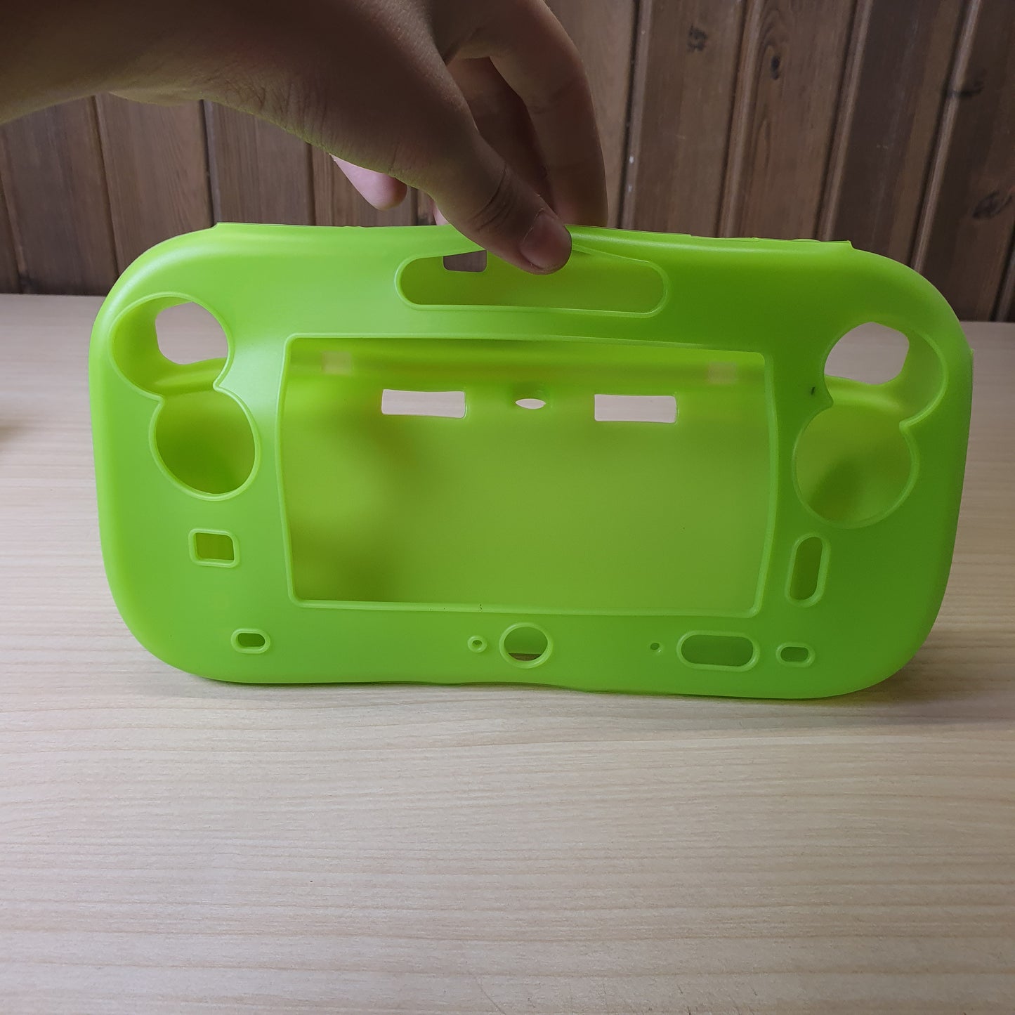 Green silicone case is a protective skin designed for the Nintendo Wii U Gamepad.#6820