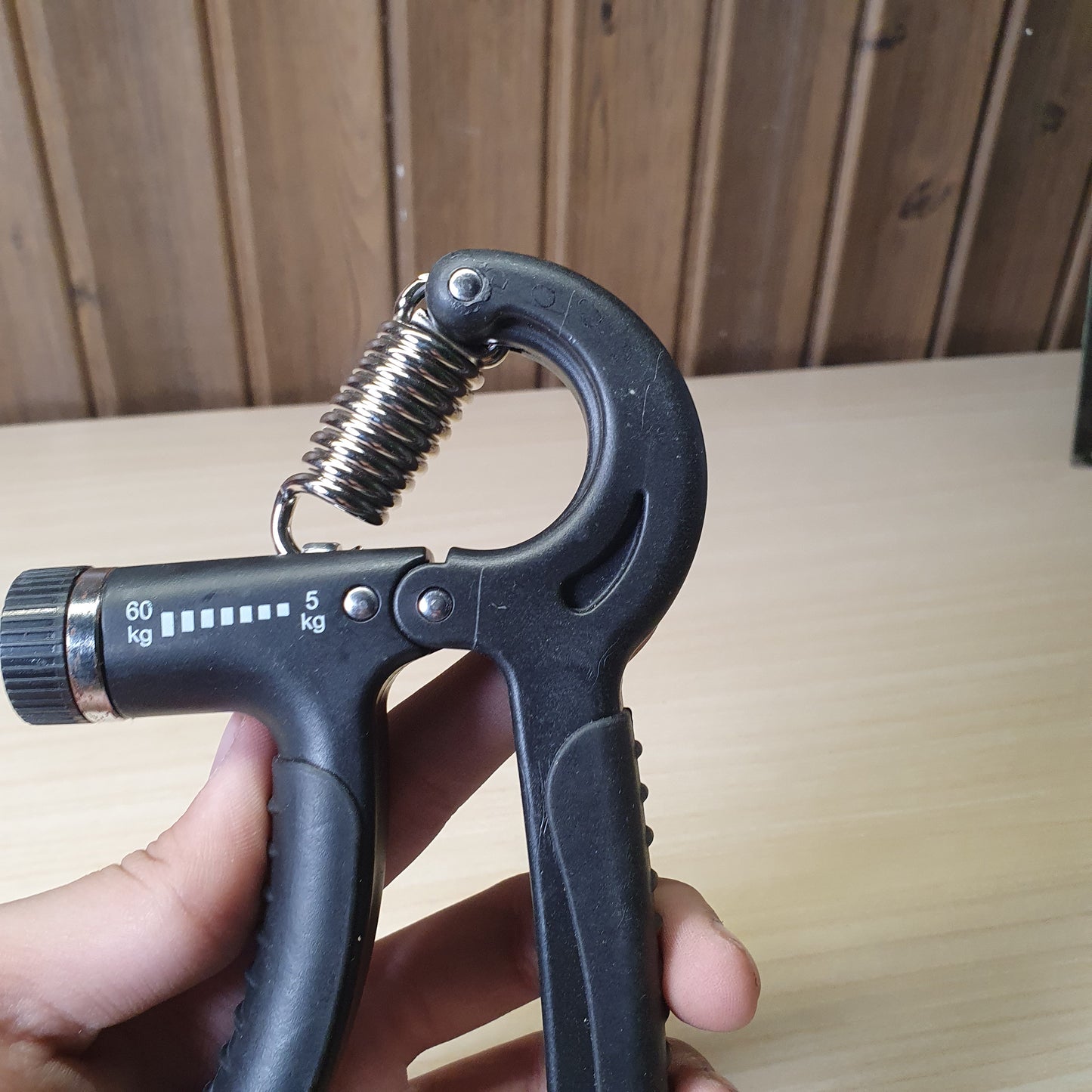 Hand gripper used to build strength in wrists, fingers, and forearms.#6503.