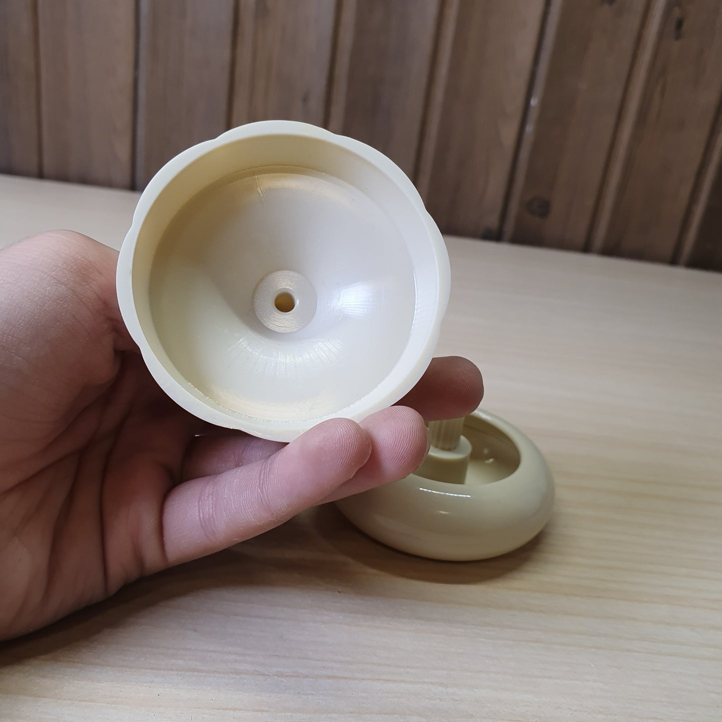 Bead spinner used for quickly stringing beads for jewelry making. #6531