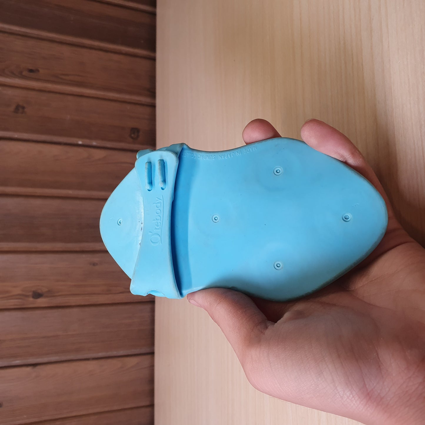Handheld massage tool features seven 360-degree rotating metal balls designed for deep tissue relief #6516