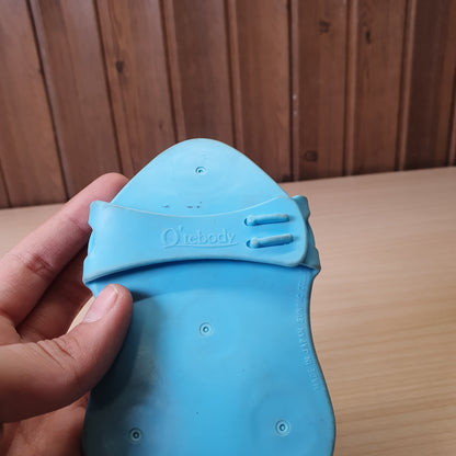 Handheld massage tool features seven 360-degree rotating metal balls designed for deep tissue relief #6516
