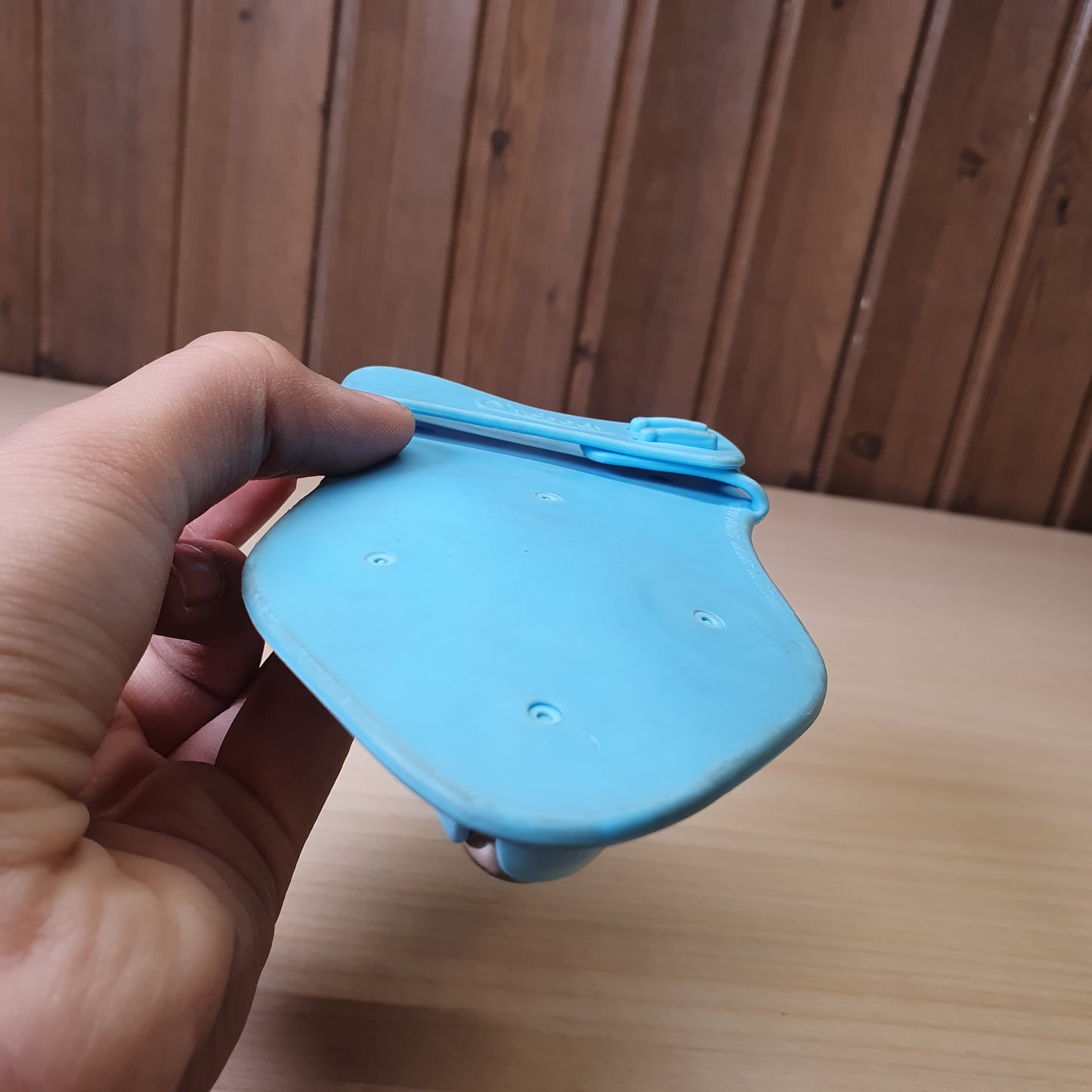 Handheld massage tool features seven 360-degree rotating metal balls designed for deep tissue relief #6516