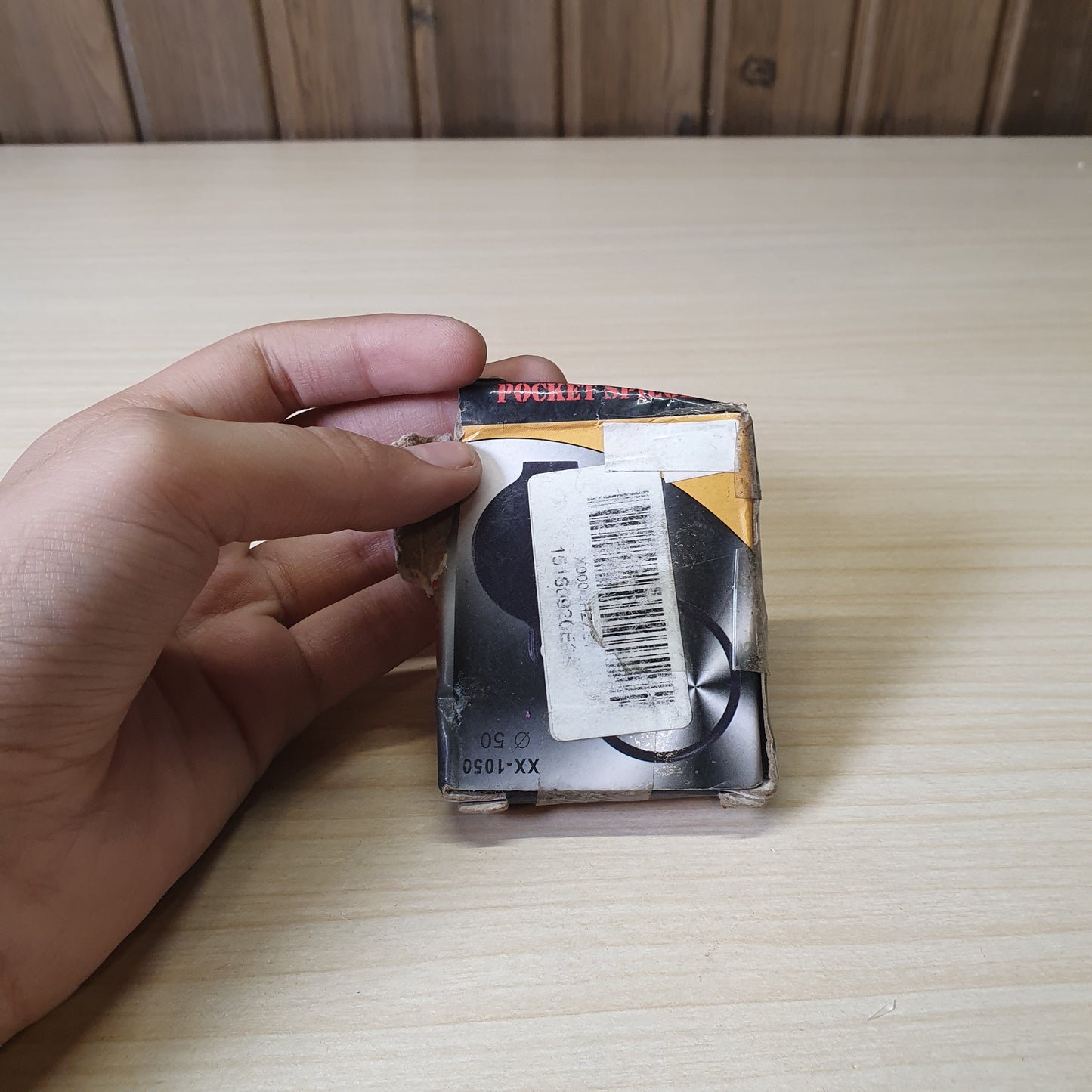 Handheld folding magnifying glass features a black protective pouch that acts as a handle #6983