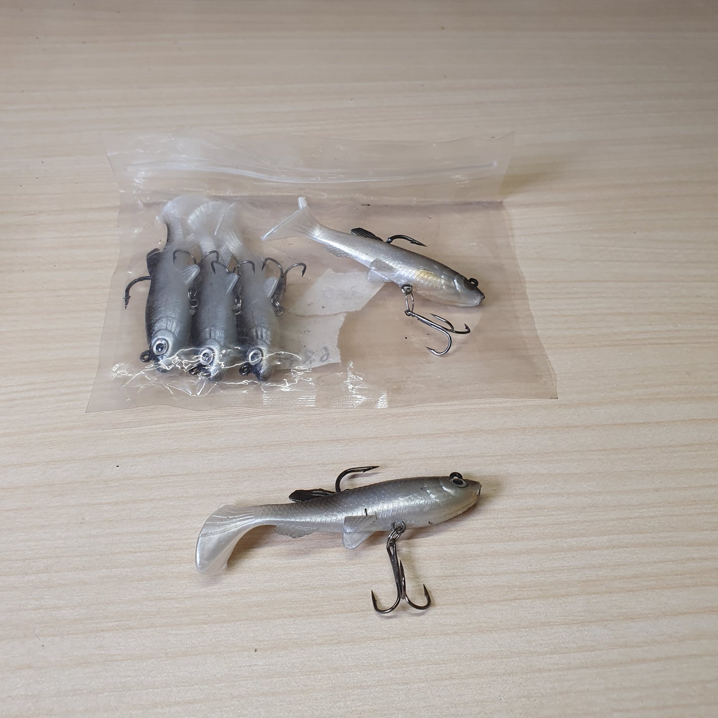 Soft PVC fishing lure with a bionic fish shape, lifelike 3D eyes, and realistic scale design.#6873