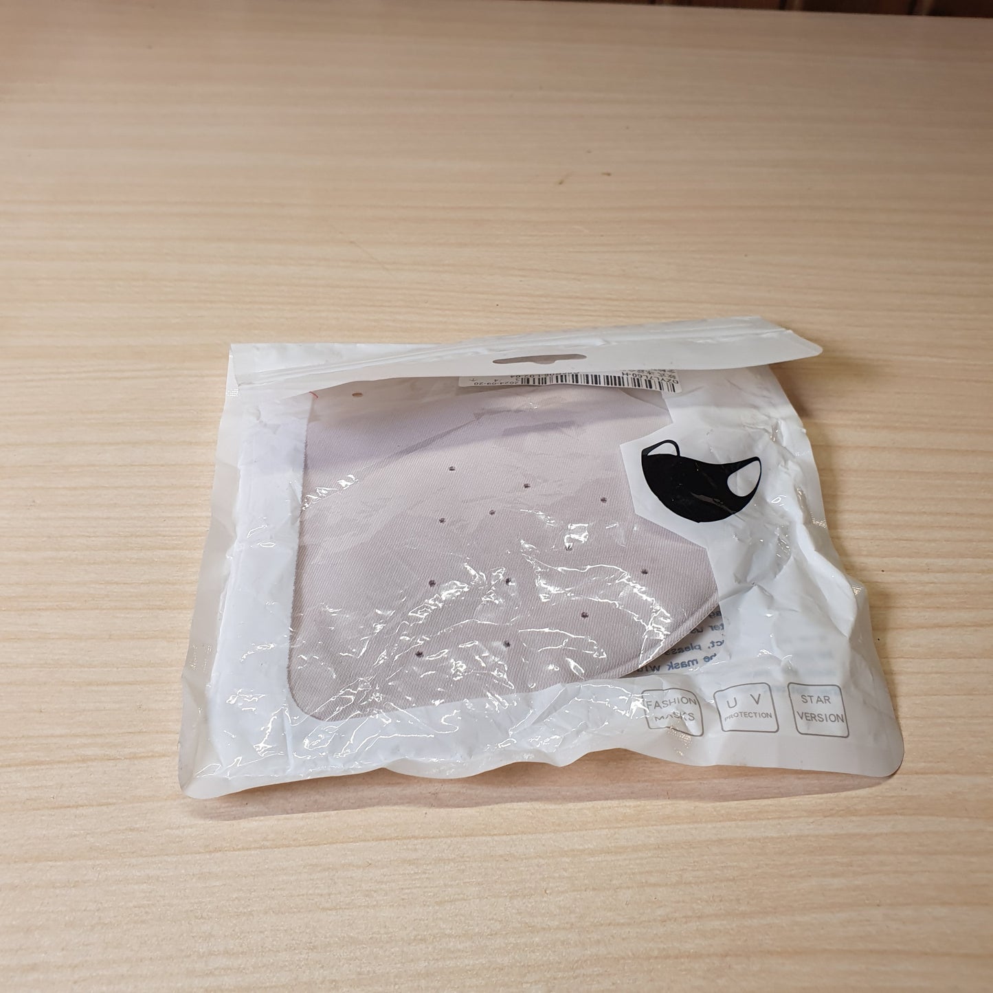 Breathable ice silk face mask provides UV protection and features a seamless design for summer comfort #6889