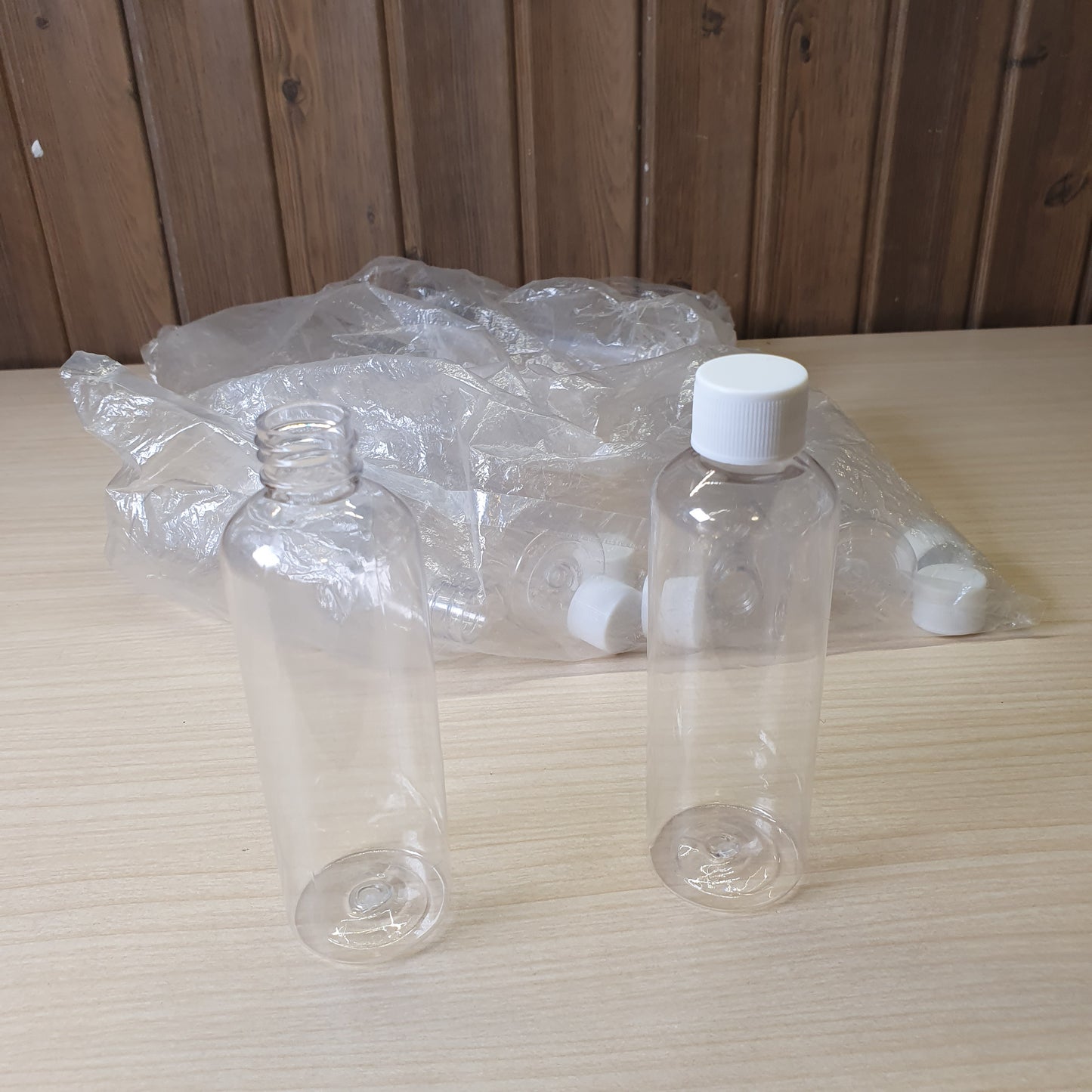 Transparent PET plastic bottles, often used as portable 100ml containers for shampoo or travel kits.#6885