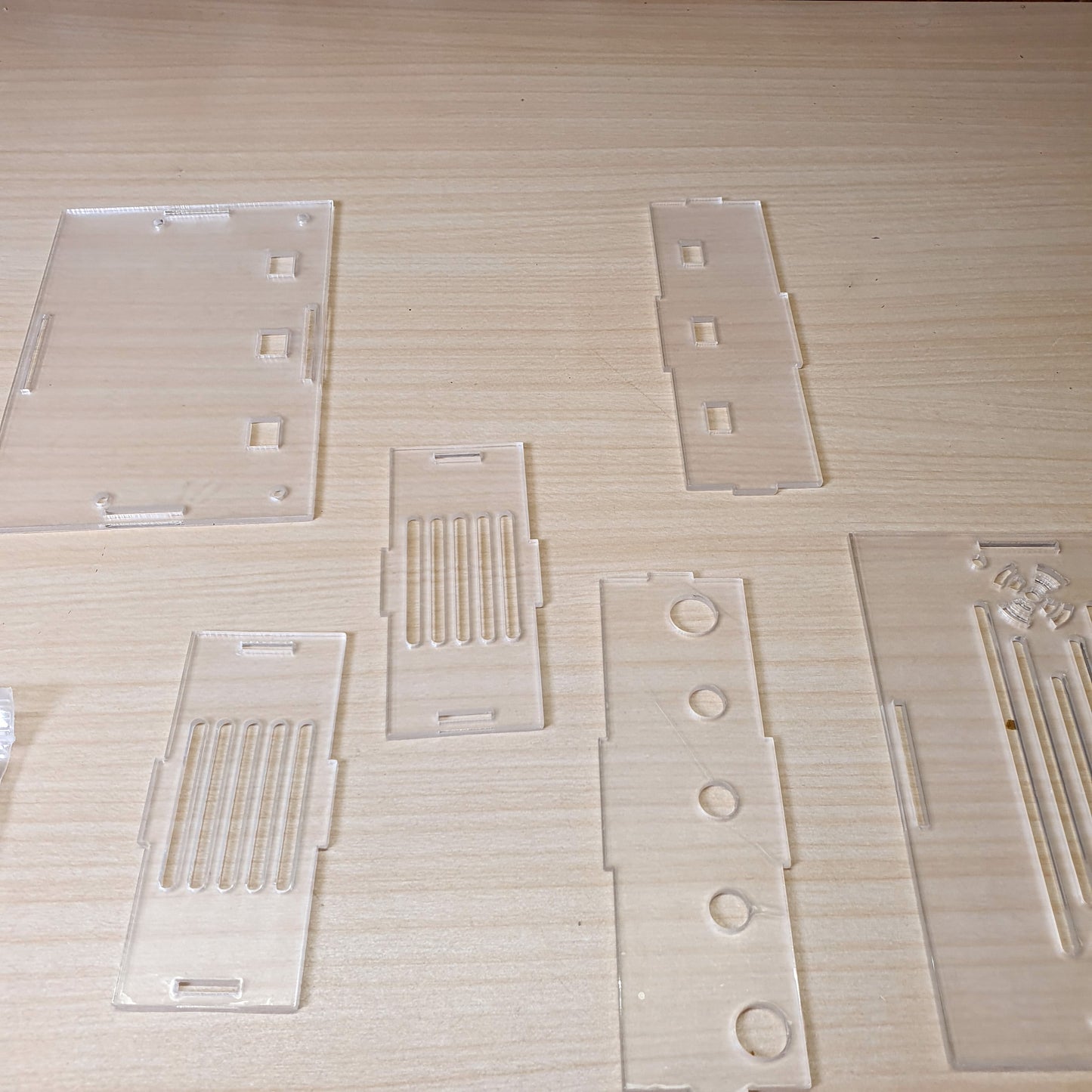 DIY assembly kit featuring precision-cut transparent acrylic panels.#8075