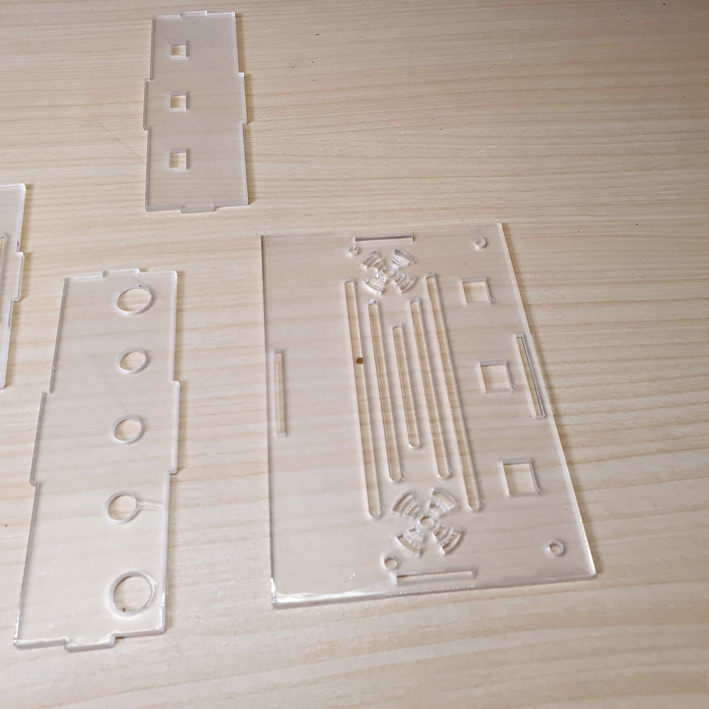 DIY assembly kit featuring precision-cut transparent acrylic panels.#8075