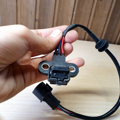Crankshaft position sensor, identified in search results as compatible with various Mitsubishi models such as the Lancer and Space Star. #8081