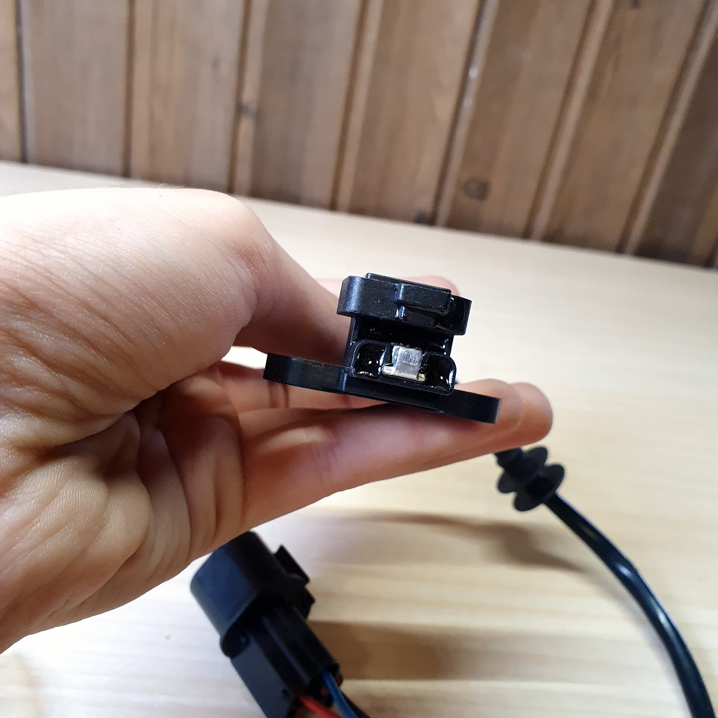 Crankshaft position sensor, identified in search results as compatible with various Mitsubishi models such as the Lancer and Space Star. #8081